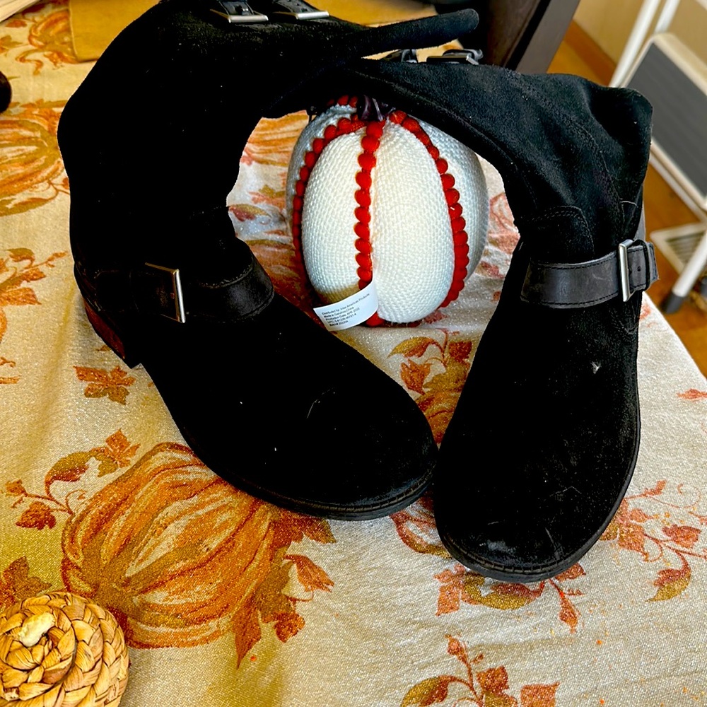 Black boots uggs